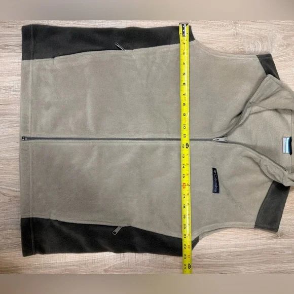 Columbia Men’s Fleece Vest Size M Taupe Gray Zip Up Outdoor Hiking Layer Warm - Picture 4 of 7